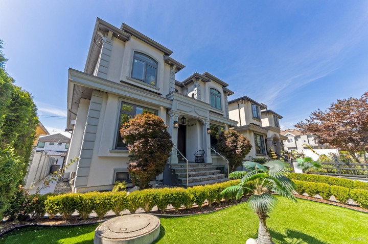 Photo 2 at 6913 Argyle Street, Knight, Vancouver East