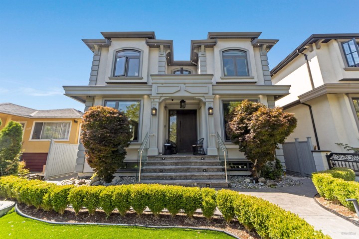 Photo 1 at 6913 Argyle Street, Knight, Vancouver East