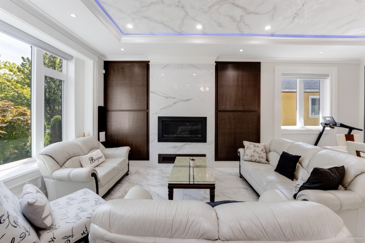 Photo 5 at 6913 Argyle Street, Knight, Vancouver East