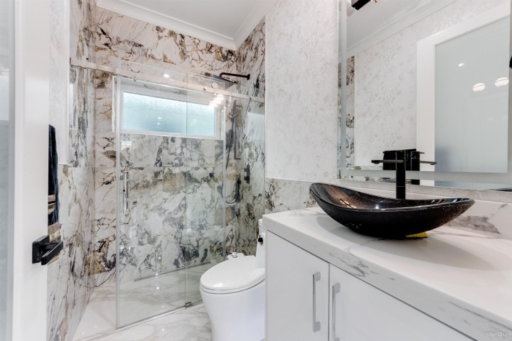 Photo 9 at 6913 Argyle Street, Knight, Vancouver East