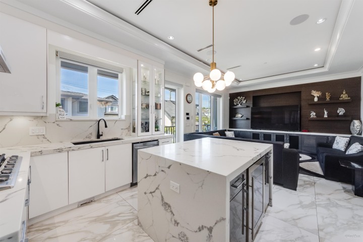 Photo 18 at 6913 Argyle Street, Knight, Vancouver East