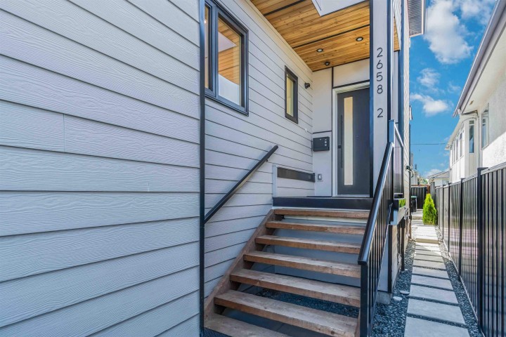 Photo 2 at 2 - 2658 Dundas Street, Hastings Sunrise, Vancouver East