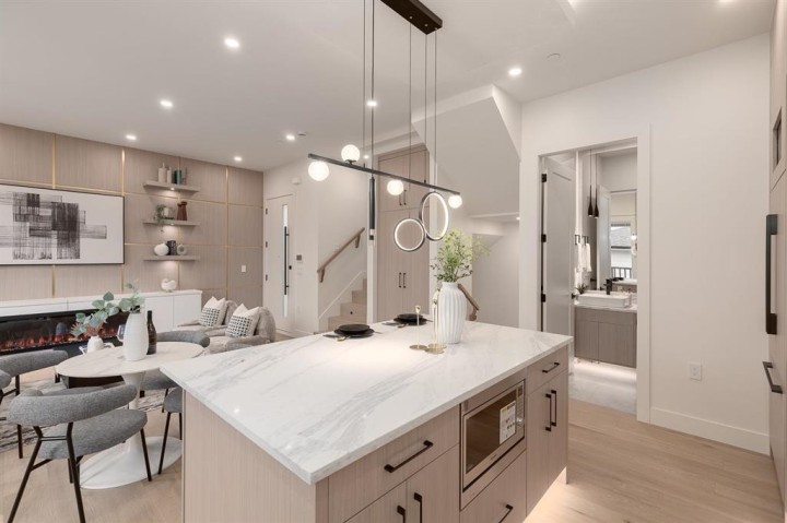 Photo 13 at 2 - 2658 Dundas Street, Hastings Sunrise, Vancouver East