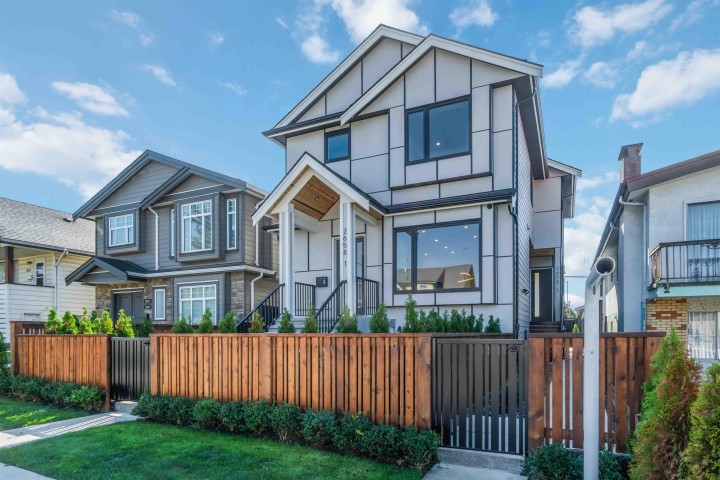 Photo 1 at 2 - 2658 Dundas Street, Hastings Sunrise, Vancouver East