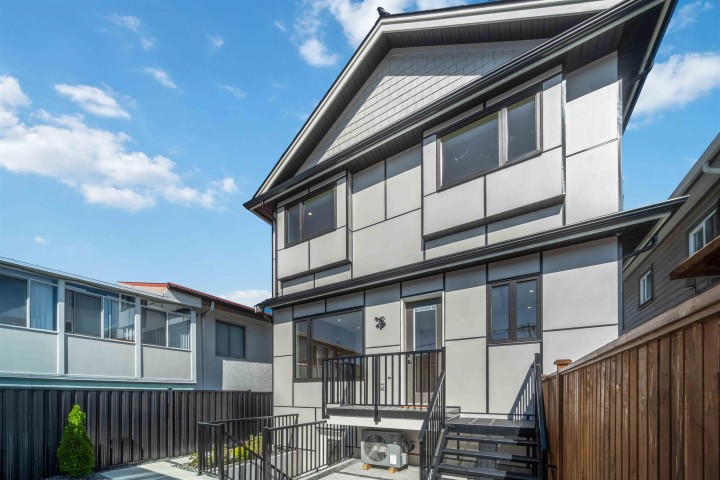 Photo 5 at 2 - 2658 Dundas Street, Hastings Sunrise, Vancouver East