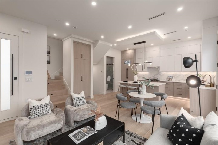 Photo 10 at 2 - 2658 Dundas Street, Hastings Sunrise, Vancouver East