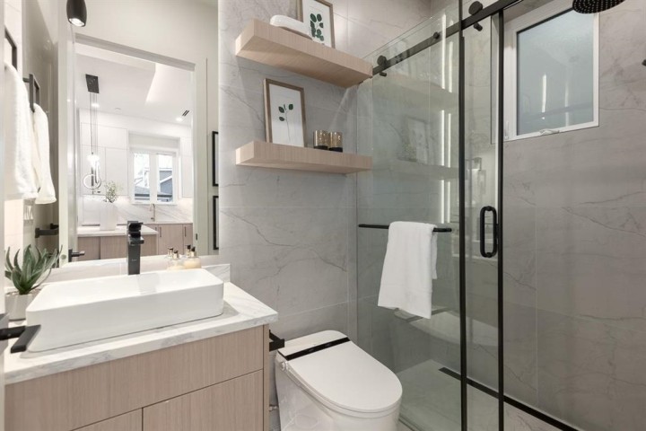 Photo 19 at 2 - 2658 Dundas Street, Hastings Sunrise, Vancouver East