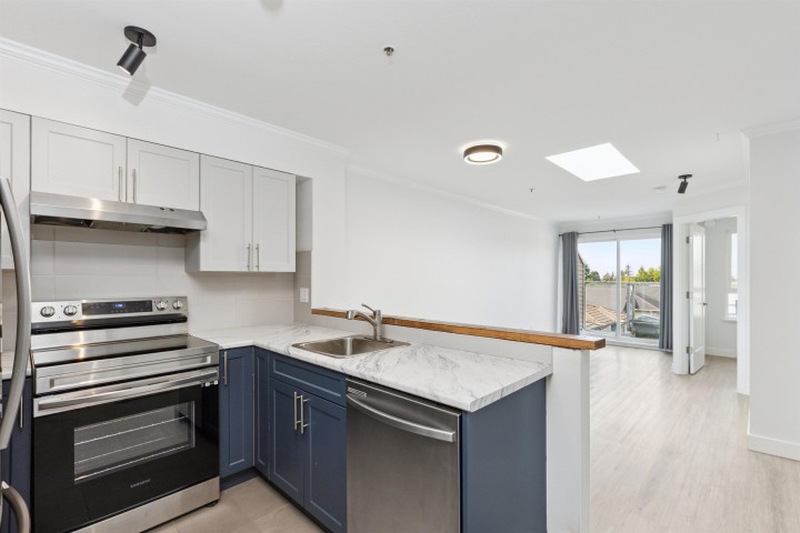 Photo 2 at PH5 - 1503 W 66th Avenue, S.W. Marine, Vancouver West