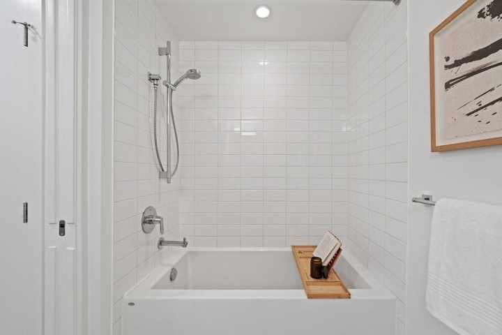 Photo 13 at 206 - 725 Marine Drive, Harbourside, North Vancouver