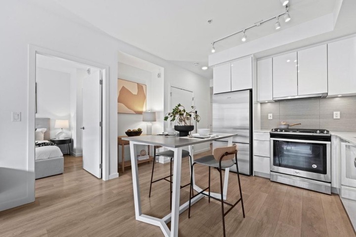 Photo 9 at 206 - 725 Marine Drive, Harbourside, North Vancouver