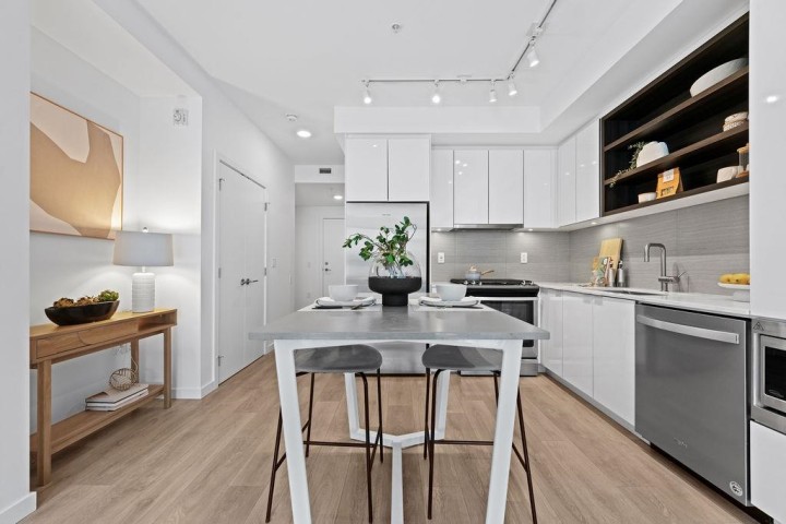 Photo 10 at 206 - 725 Marine Drive, Harbourside, North Vancouver