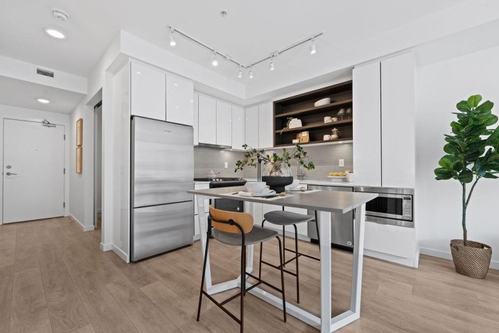 Photo 11 at 206 - 725 Marine Drive, Harbourside, North Vancouver