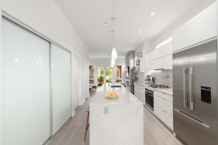 Photo 7 at 220 E 40th Avenue, Main, Vancouver East