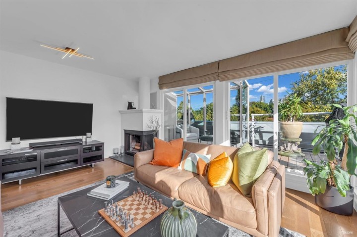 Photo 7 at 2243 Oak Street, Fairview VW, Vancouver West