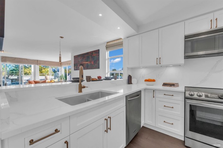 Photo 18 at 2243 Oak Street, Fairview VW, Vancouver West