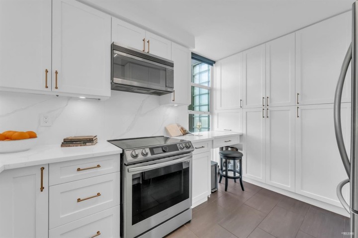 Photo 19 at 2243 Oak Street, Fairview VW, Vancouver West