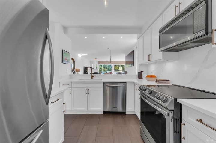 Photo 21 at 2243 Oak Street, Fairview VW, Vancouver West