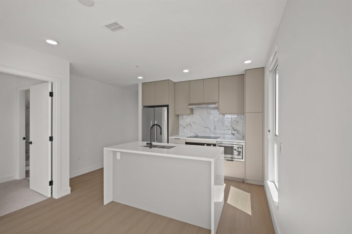 Photo 6 at 411 - 422 E 3rd Street, Lower Lonsdale, North Vancouver