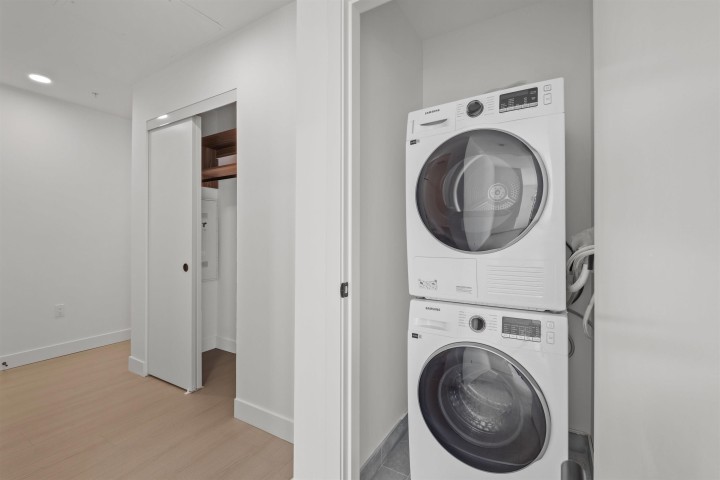 Photo 13 at 411 - 422 E 3rd Street, Lower Lonsdale, North Vancouver