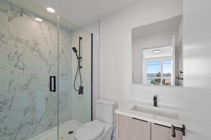 Photo 12 at 411 - 422 E 3rd Street, Lower Lonsdale, North Vancouver