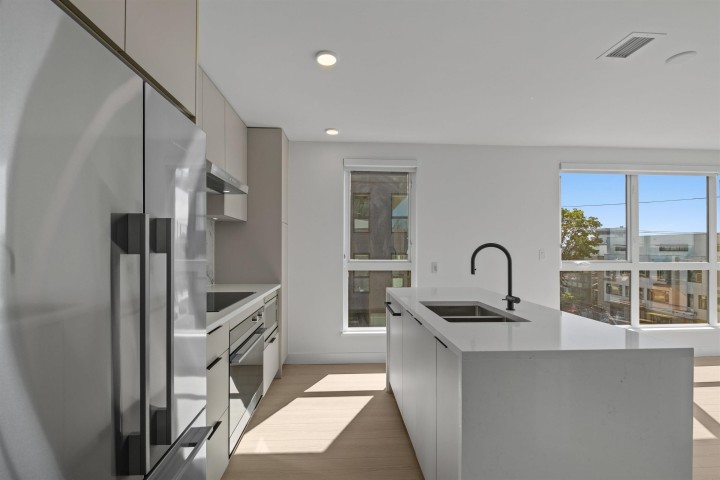 Photo 7 at 411 - 422 E 3rd Street, Lower Lonsdale, North Vancouver