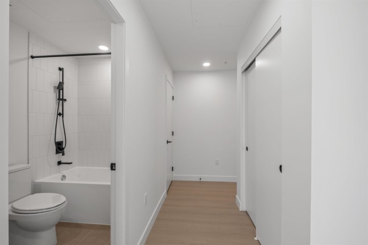 Photo 14 at 411 - 422 E 3rd Street, Lower Lonsdale, North Vancouver