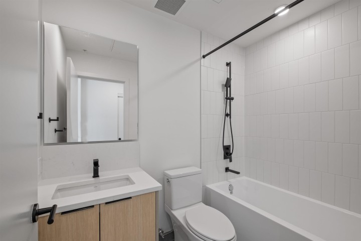 Photo 15 at 411 - 422 E 3rd Street, Lower Lonsdale, North Vancouver