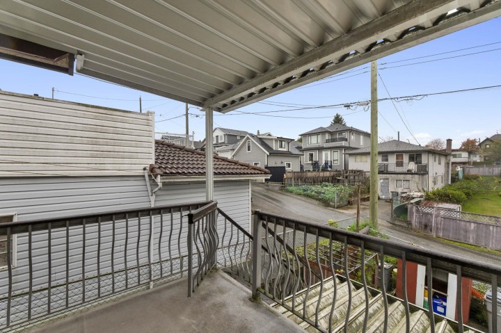 Photo 14 at 3361 William Street, Renfrew VE, Vancouver East