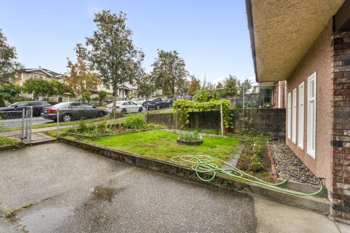 Photo 4 at 3361 William Street, Renfrew VE, Vancouver East