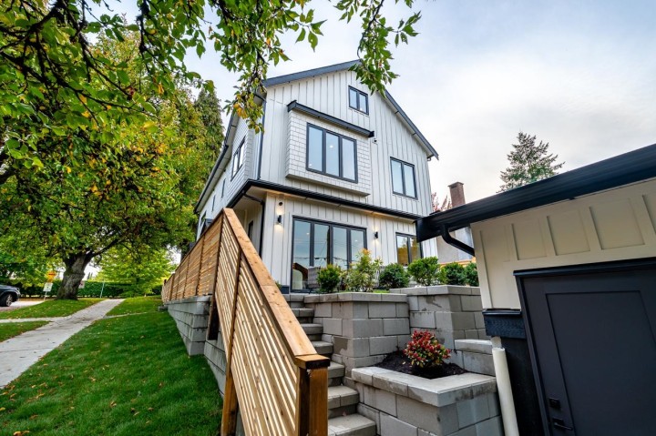 Photo 2 at 4675 St. George Street, Fraser VE, Vancouver East