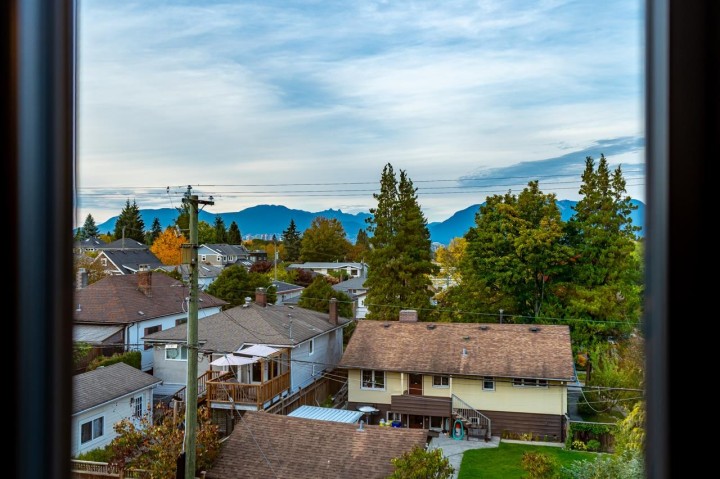 Photo 6 at 4675 St. George Street, Fraser VE, Vancouver East