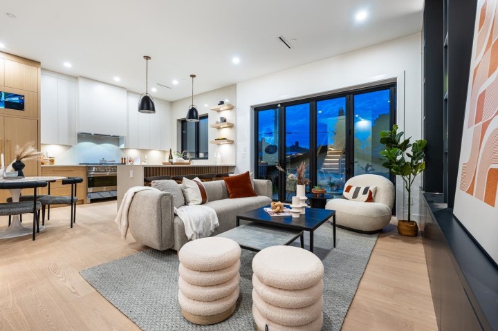 Photo 13 at 4675 St. George Street, Fraser VE, Vancouver East