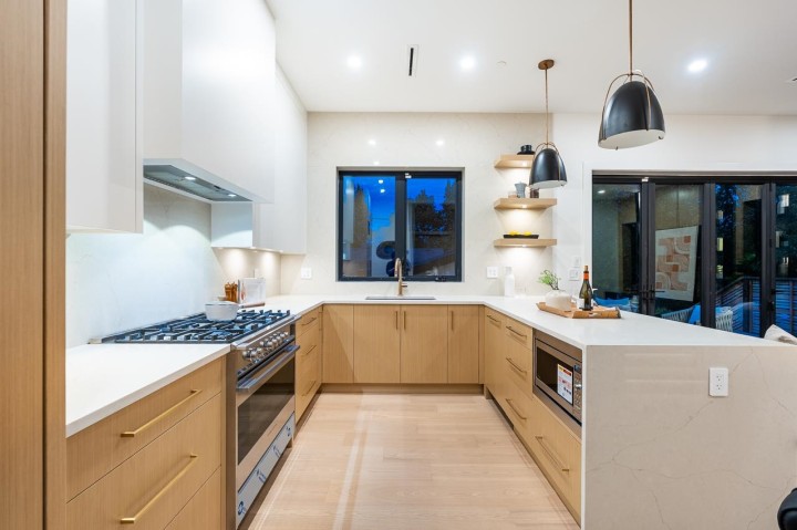 Photo 12 at 4675 St. George Street, Fraser VE, Vancouver East