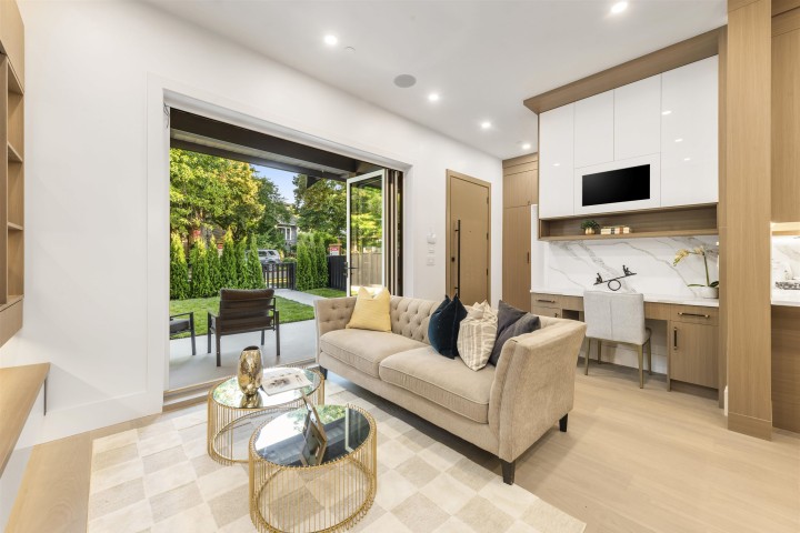 Photo 2 at 1 - 847 E 10th Avenue, Mount Pleasant VE, Vancouver East