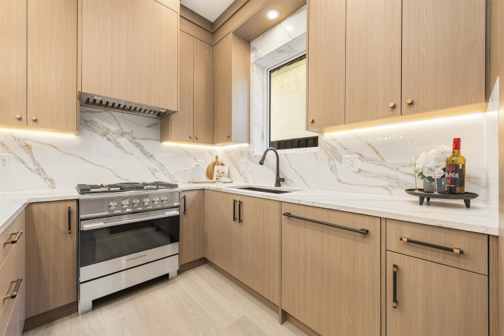 Photo 13 at 1 - 847 E 10th Avenue, Mount Pleasant VE, Vancouver East