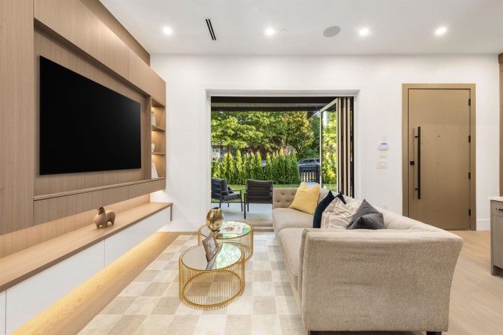 Photo 3 at 1 - 847 E 10th Avenue, Mount Pleasant VE, Vancouver East