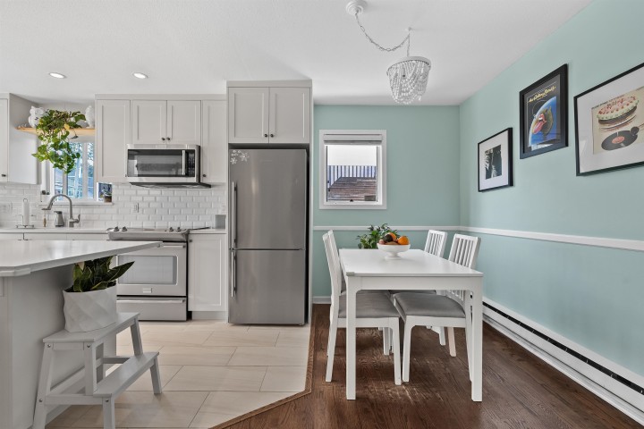 Photo 7 at 305 - 2110 Cornwall Avenue, Kitsilano, Vancouver West