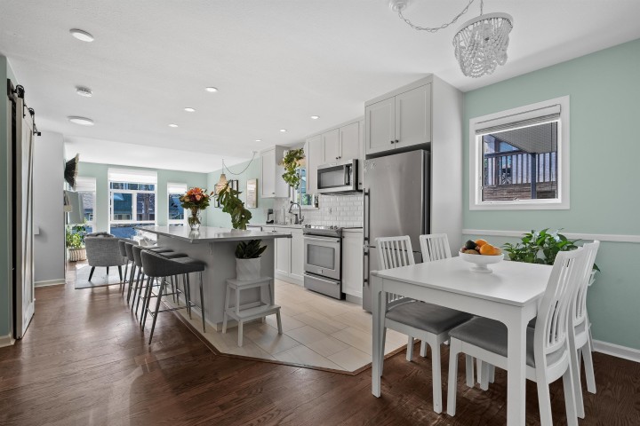 Photo 9 at 305 - 2110 Cornwall Avenue, Kitsilano, Vancouver West