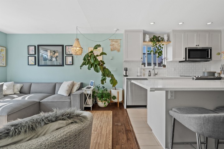 Photo 10 at 305 - 2110 Cornwall Avenue, Kitsilano, Vancouver West