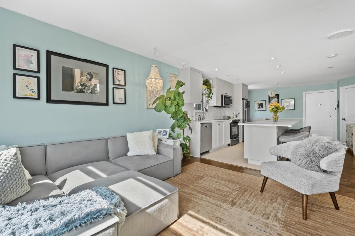 Photo 15 at 305 - 2110 Cornwall Avenue, Kitsilano, Vancouver West