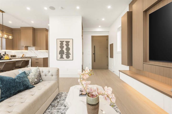 Photo 3 at 2 - 847 E 10th Avenue, Mount Pleasant VE, Vancouver East