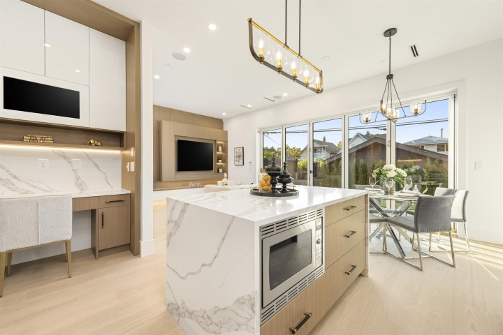 Photo 9 at 2 - 847 E 10th Avenue, Mount Pleasant VE, Vancouver East