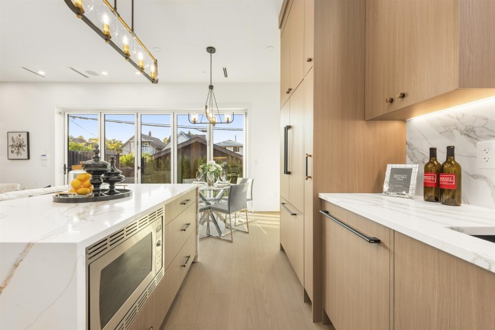 Photo 10 at 2 - 847 E 10th Avenue, Mount Pleasant VE, Vancouver East