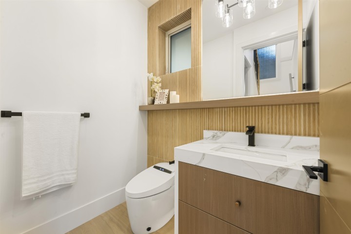 Photo 11 at 2 - 847 E 10th Avenue, Mount Pleasant VE, Vancouver East