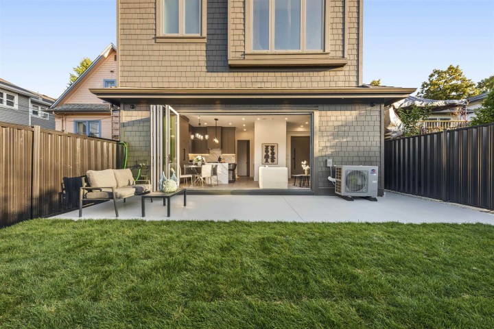 Photo 29 at 2 - 847 E 10th Avenue, Mount Pleasant VE, Vancouver East