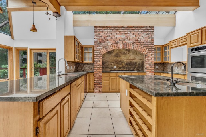 Photo 2 at 2901 Allan Road, Westlynn Terrace, North Vancouver