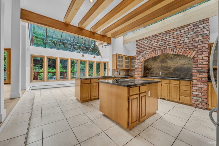 Photo 3 at 2901 Allan Road, Westlynn Terrace, North Vancouver