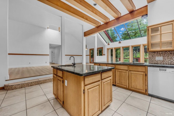 Photo 4 at 2901 Allan Road, Westlynn Terrace, North Vancouver