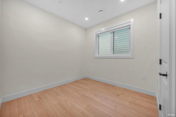 Photo 17 at 1 - 3090 Vanness Avenue, Collingwood VE, Vancouver East