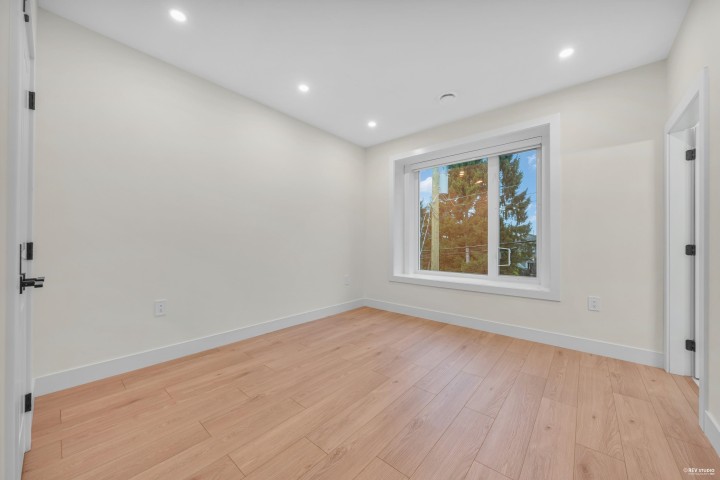 Photo 12 at 1 - 3090 Vanness Avenue, Collingwood VE, Vancouver East